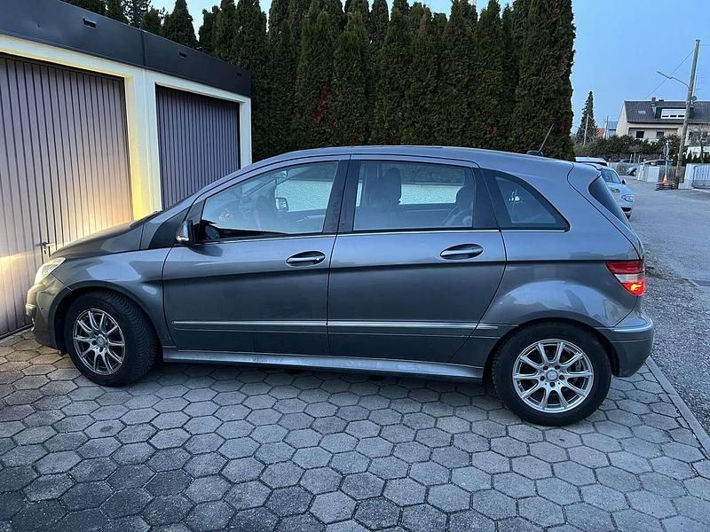 Gebraucht Mercedes B200 136 PS (100 kW) 2008 Grau Van / Kleinbus