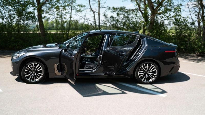 Gebraucht Kia Stinger 200 PS (147 kW) 2018 Grau Kleinwagen