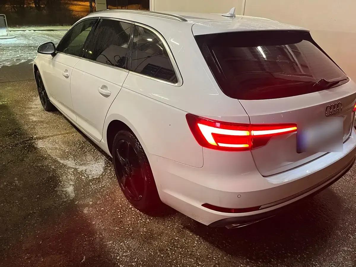 Gebraucht Audi A4 150 PS (110 kW) 2019 Weiß Kombi