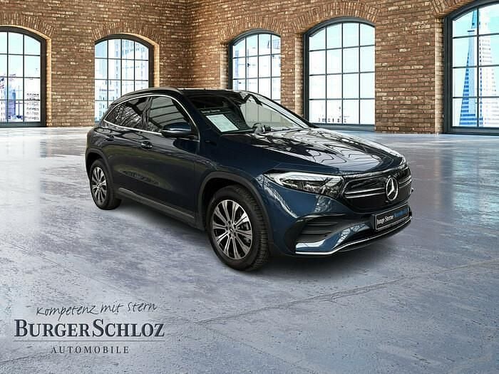 Gebraucht Mercedes EQA300 AMG 167 kW (228 PS) 2022 Denimblau metallic SUV