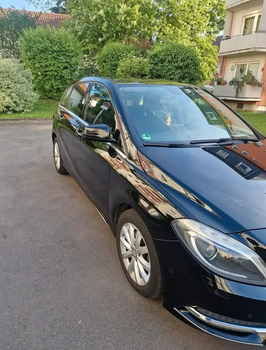 Gebraucht Mercedes B200 156 PS (114 kW) 2013 Schwarz Kleinwagen