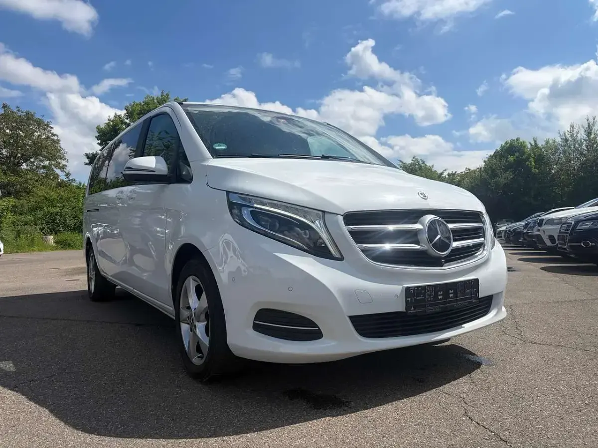 Gebraucht Mercedes V200 190 PS (139 kW) 2018 Bergkristallweiß metallic Van / Kleinbus