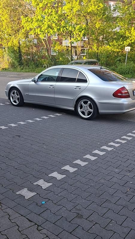 Gebraucht Mercedes E320 Avantgarde 224 PS (164 kW) 2002 Silber Limousine