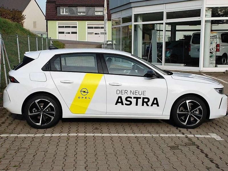 Gebraucht Opel Astra 150 PS (110 kW) 2022 Jade weiss/arktis weiss Limousine