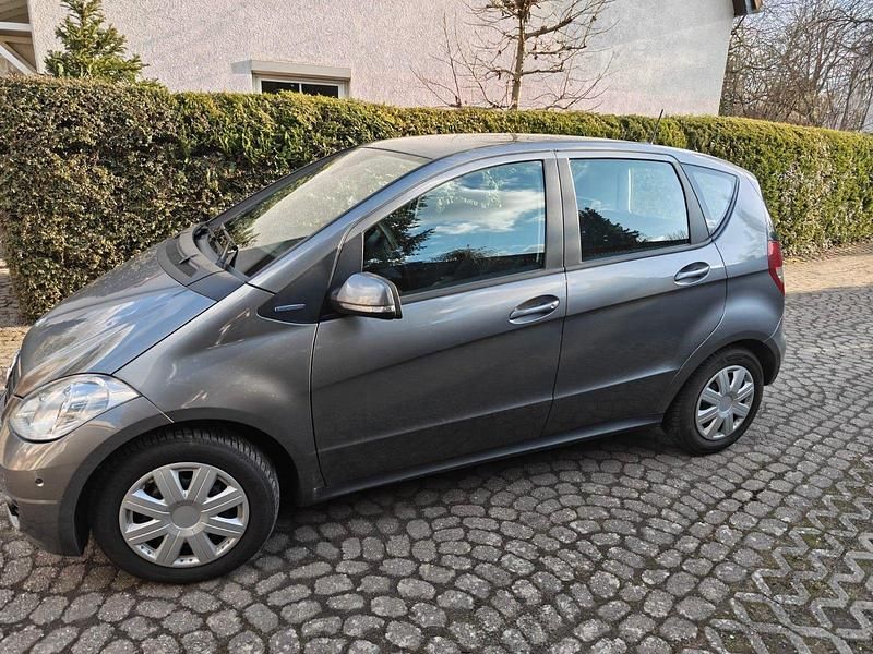Gebraucht Mercedes A180 Elegance 116 PS (85 kW) 2010 Grau Kleinwagen