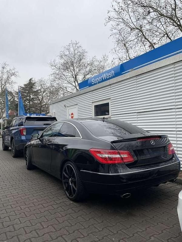 Używany Mercedes E300 Elegance 252 KM (185 kW) 2011 Czarny Coupe
