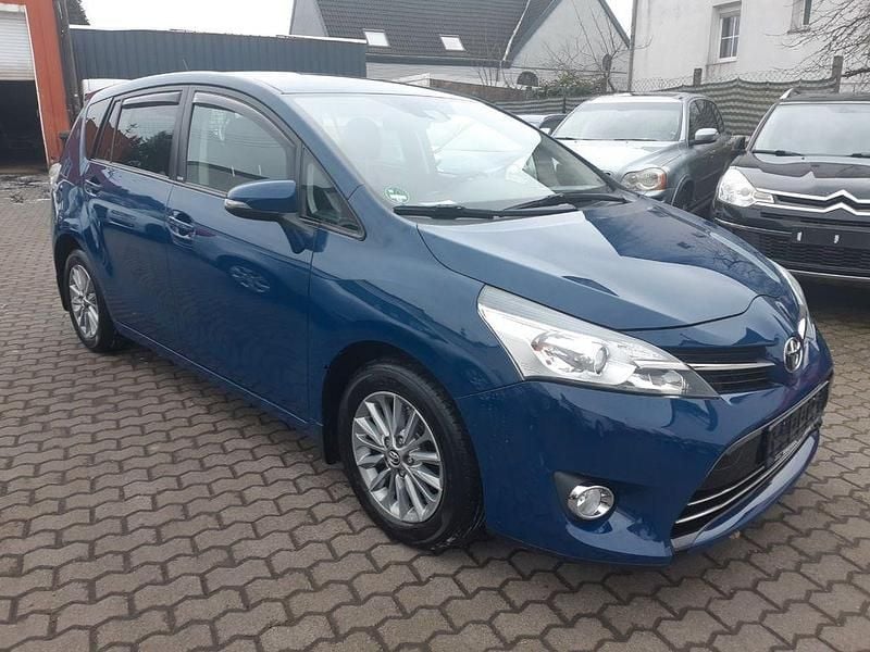 Gebraucht Toyota Verso 147 PS (108 kW) 2016 Blau Van / Kleinbus