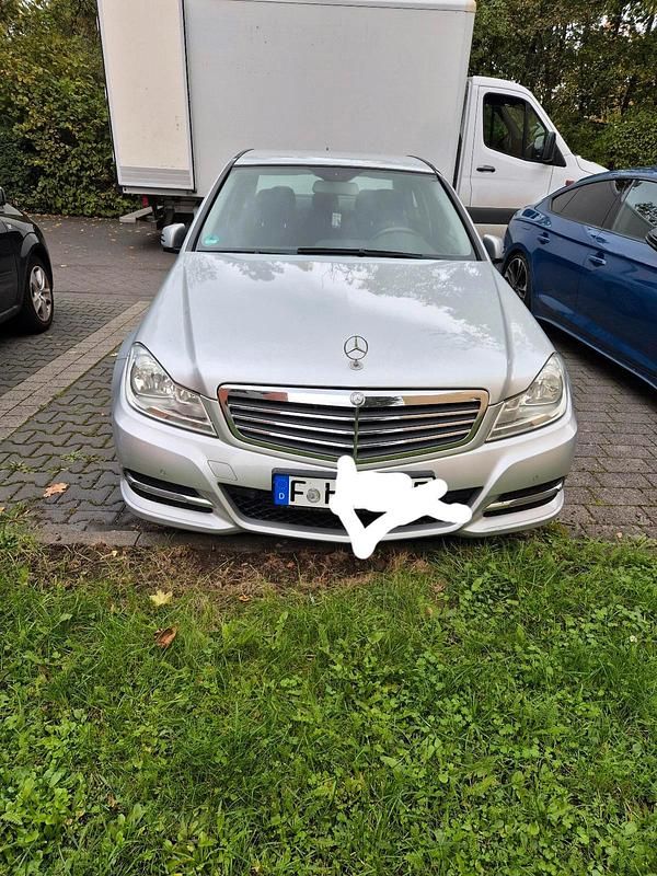 Grau Gebraucht 2013 Mercedes C180 Limousine | 12.000 € (Teuer) - Bild 1/4