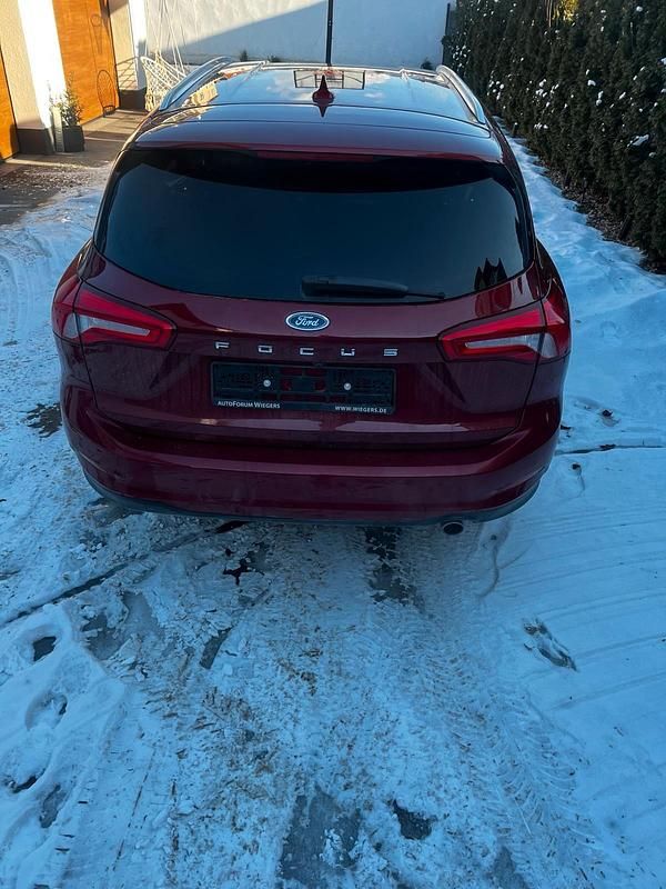Gebraucht Ford Focus Titanium 150 PS (110 kW) 2020 Rot Kombi