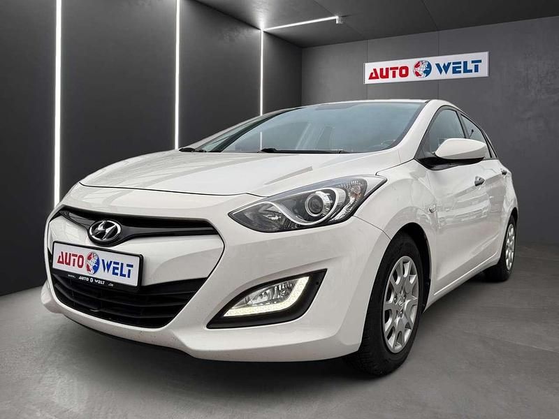Weiß Gebraucht 2012 Hyundai i30 Limousine | 6.590 € (Fairer Preis) - Bild 1/4