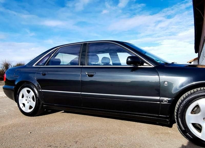 Second-hand Audi A8 299 CP (219 kW) 1995 Negru Berlinǎ