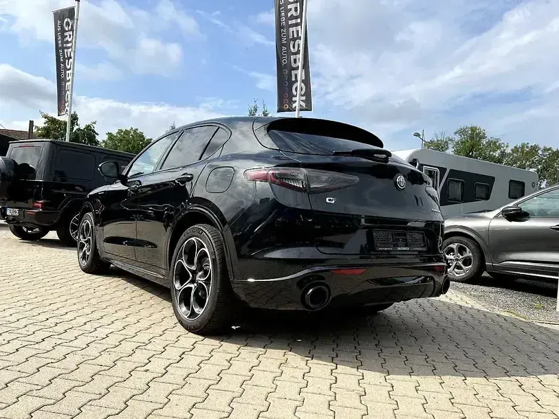 Gebraucht Alfa Romeo Stelvio Veloce 209 PS (153 kW) 2023 Nero vulcano schwarz (metallic) SUV