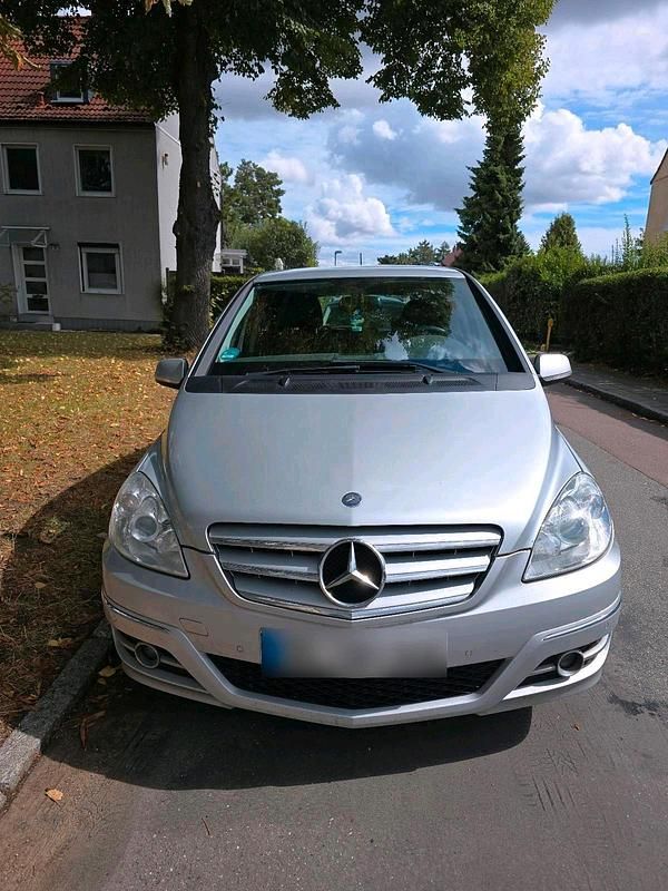 Gebraucht Mercedes B180 2009 Silber Van / Kleinbus