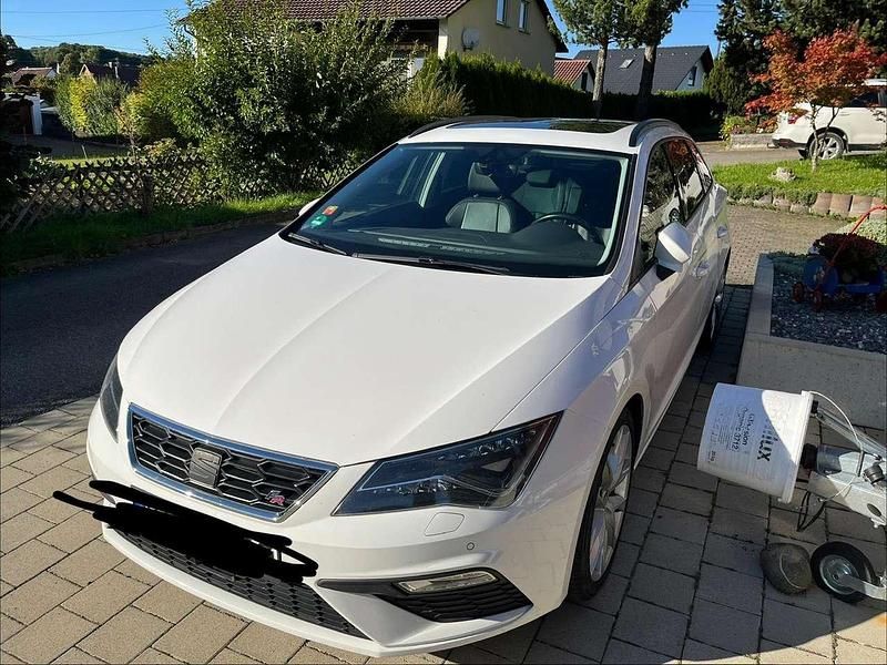 Weiß Gebraucht 2019 Seat Leon ST FR Kombi | 14.990 € (Fairer Preis) - Bild 1/4