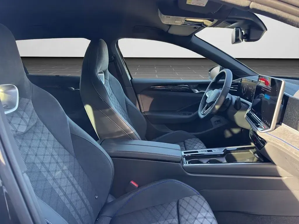 Gebraucht VW Passat Style 150 PS (110 kW) 2025 Schwarz Kombi