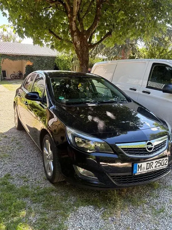 Gebraucht Opel Astra Design Edition 101 PS (74 kW) 2010 Schwarz Kombi