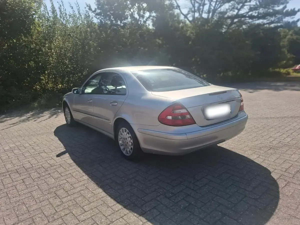 Gebraucht Mercedes E200 Elegance 122 PS (89 kW) 2005 Grau Limousine