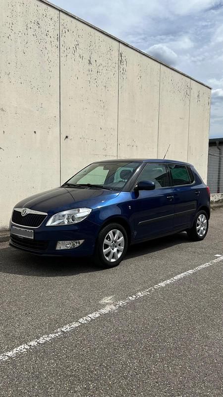 Blau Gebraucht 2011 Skoda Fabia Active Limousine | 5.400 € (Fairer Preis) - Bild 1/4