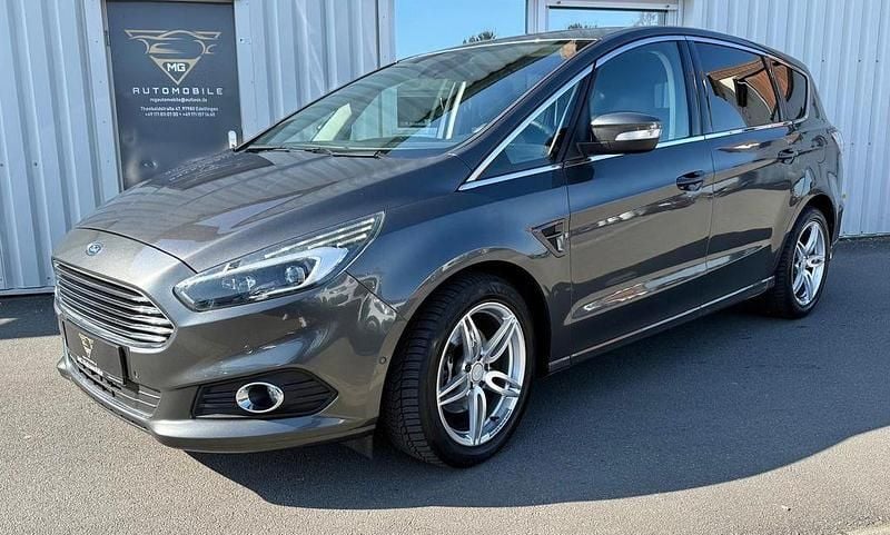 Gebraucht Ford S-MAX Titanium 179 PS (131 kW) 2017 Grau Van / Kleinbus