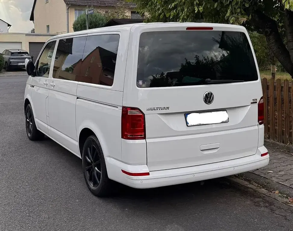 Gebraucht VW Multivan 204 PS (150 kW) 2017 Weiß Van / Kleinbus