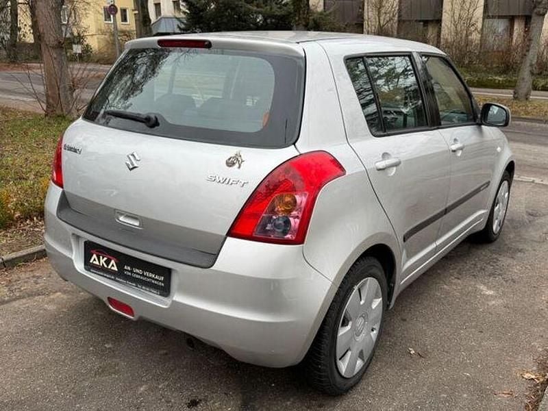 Gebraucht Suzuki Swift Snow 92 PS (67 kW) 2010 Silber Kleinwagen