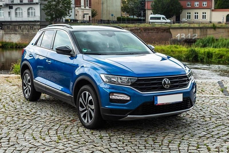Blau Gebraucht 2021 VW T-Roc Active SUV | 16.499 € (Superpreis) - Bild 1/4