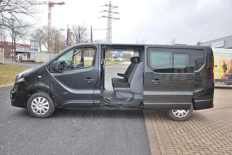 Gebraucht Opel Vivaro 140 PS (102 kW) 2015 Schwarz Van / Kleinbus
