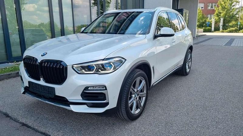 Weiß Gebraucht 2020 BMW X5 xLine SUV | 51.900 € (Fairer Preis) - Bild 1/4
