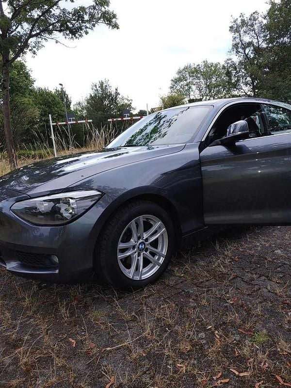 Grau Gebraucht 2014 BMW 116 Kleinwagen | 5.200 € (Guter Preis) - Bild 1/4