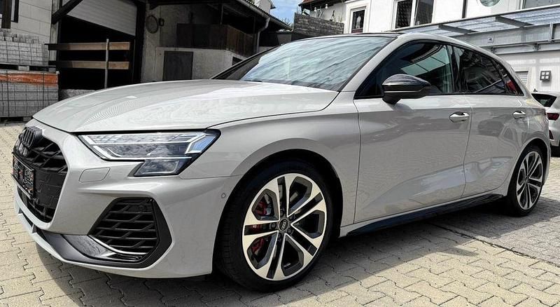 Grau Gebraucht 2024 Audi S3 Sport Limousine | 53.907 € (Etwas zu teuer) - Bild 1/4