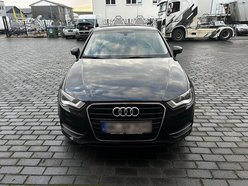 Schwarz Gebraucht 2016 Audi A3 Attraction Kombi | 8.500 € (Superpreis) - Bild 1/4
