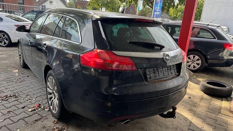 Gebraucht Opel Insignia Cosmo 160 PS (117 kW) 2009 Schwarz Kombi