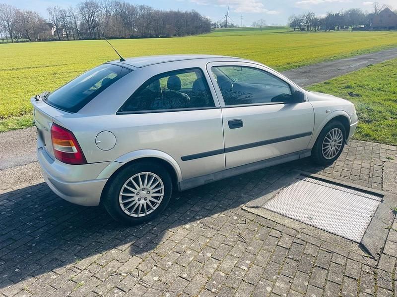 Gebraucht Opel Astra 74 PS (54 kW) 2002 Silber Kleinwagen