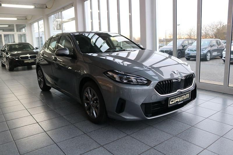 Gebraucht BMW 120 170 PS (125 kW) 2024 Skyscraper grau metallic (metallic) Kleinwagen
