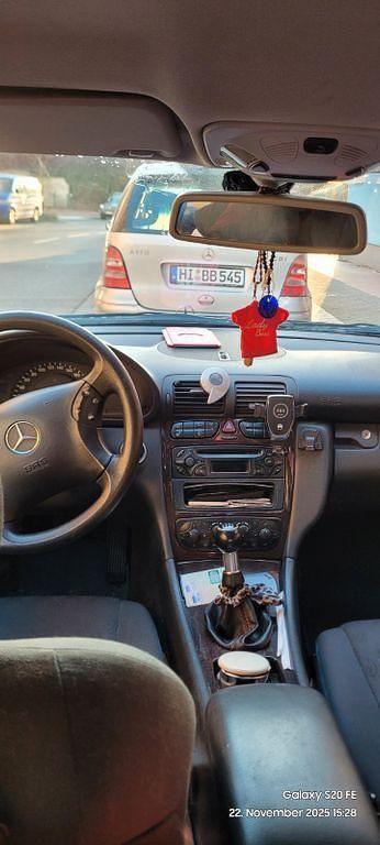 Schwarz Gebraucht 2004 Mercedes C200 Limousine | 2.350 € (Etwas zu teuer) - Bild 1/4