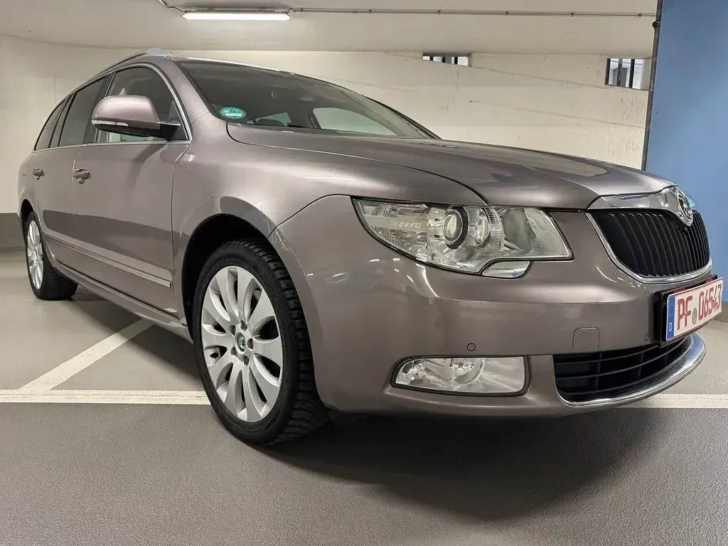 Używany Skoda Superb Elegance 140 KM (102 kW) 2012 Purpurowy Kombi