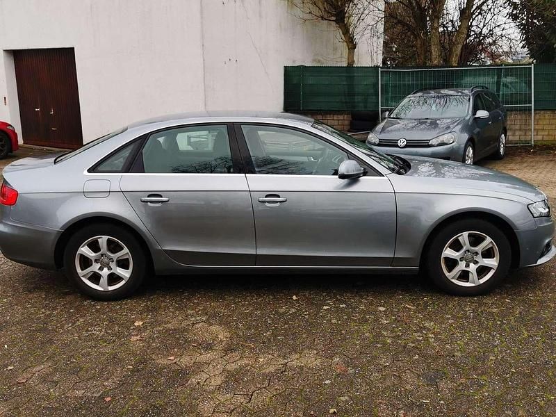 Gebraucht Audi A4 Attraction 143 PS (105 kW) 2011 Quarzgrau metallic Limousine