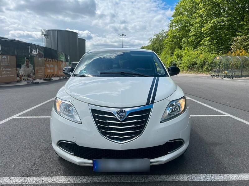 Weiß Gebraucht 2014 Lancia Ypsilon Kleinwagen | 4.300 € (Fairer Preis) - Bild 1/4
