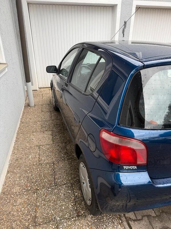 Blau Gebraucht 2001 Toyota Yaris Kleinwagen | 2.500 € (Fairer Preis) - Bild 1/4