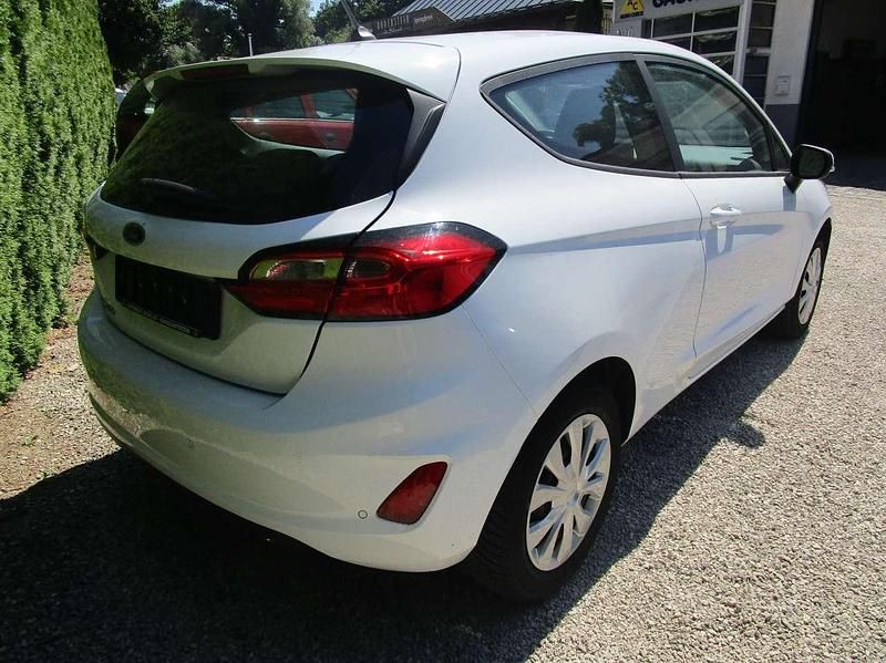 Gebraucht Ford Fiesta Trend 75 PS (55 kW) 2022 Frozen white Kleinwagen