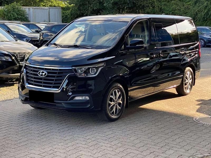 Grau Gebraucht 2020 Hyundai H-1 Van / Kleinbus | 17.199 € - Bild 1/4