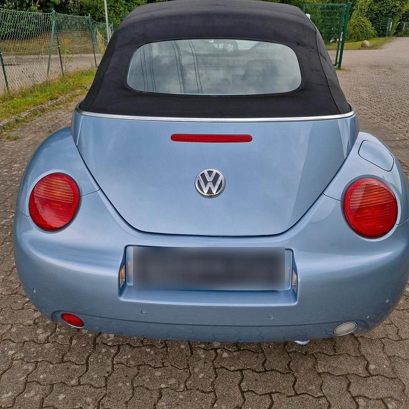 Gebraucht VW New Beetle 101 PS (74 kW) 2004 Blau Kleinwagen