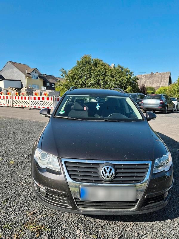 Braun Gebraucht 2007 VW Passat Kombi | 1.500 € (Superpreis) - Bild 1/4