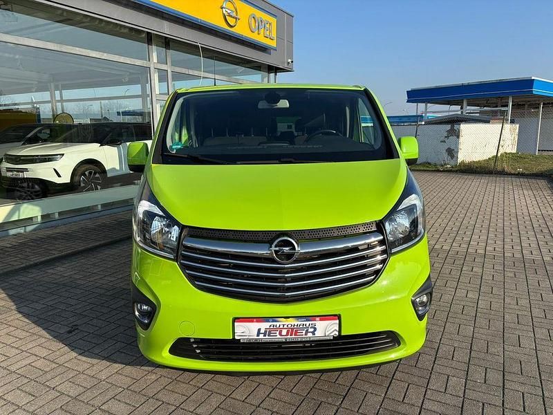 Gebraucht Opel Vivaro 125 PS (91 kW) 2017 Mamba gruen (s) Van / Kleinbus