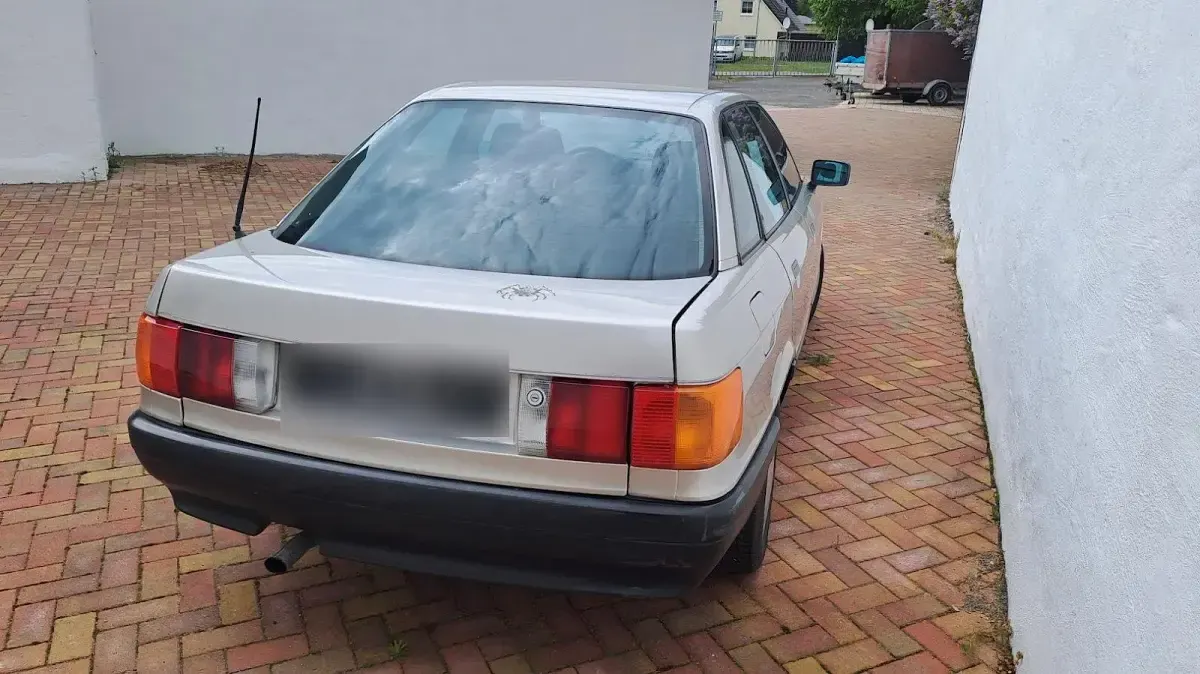 Używany Audi 80 90 KM (66 kW) 1986 Srebrny Sedan/Limuzyna