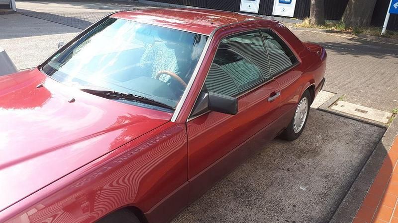 Rot Gebraucht 1989 Mercedes 230 Coupé | 5.199 € - Bild 1/4
