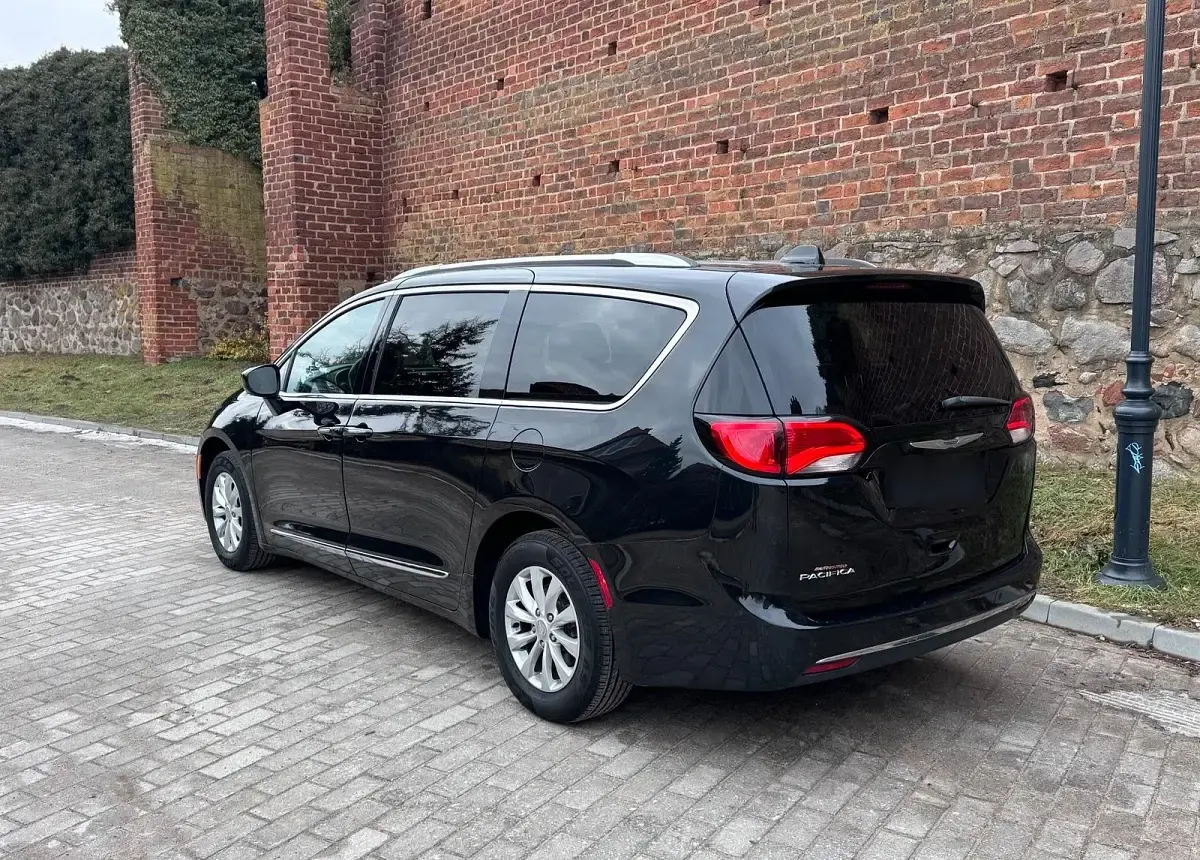 Gebraucht Chrysler Pacifica Touring 291 PS (214 kW) 2019 Schwarz Kombi