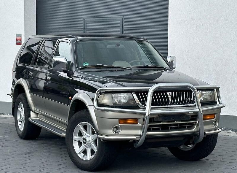 Schwarz Gebraucht 2000 Mitsubishi Pajero SUV | 8.900 € (Teuer) - Bild 1/4
