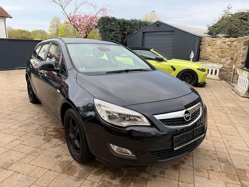 Gebraucht Opel Astra Edition 116 PS (85 kW) 2011 Schwarz Kombi