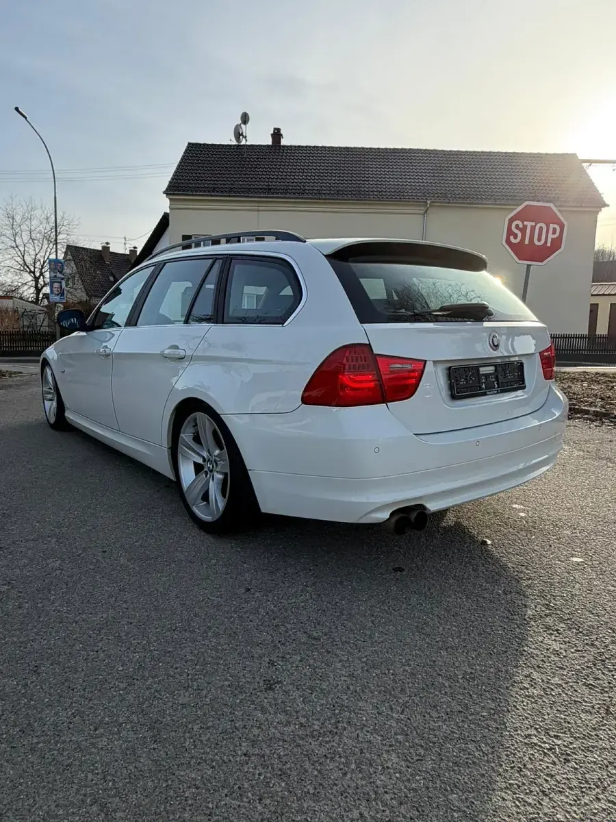 Gebraucht BMW 325 218 PS (160 kW) 2008 Schwarz Kombi